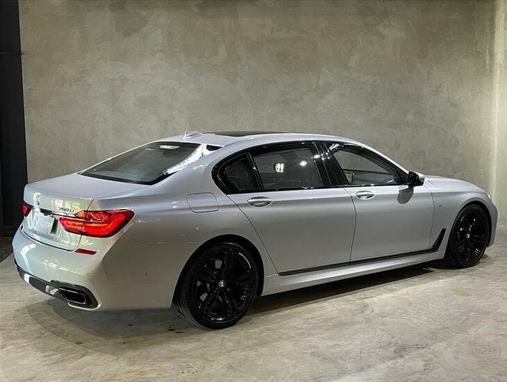 BMW 750Li M Sport detalhe